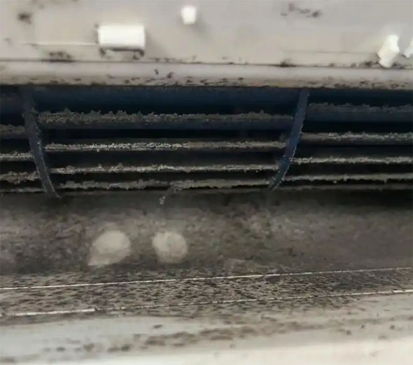 札达空调吹的风有股烧焦味是怎么回事